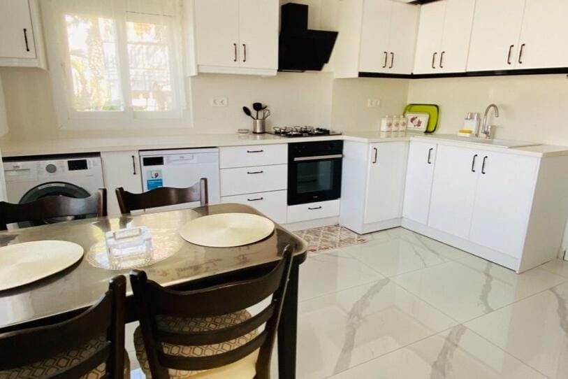 Kitchen or kitchenette, Dining area, dishwasher, minibar, oven, pet friendly, stove, toaster
