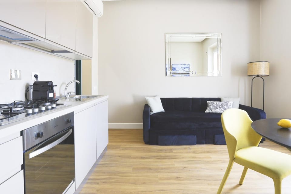 Kitchen or kitchenette, Living room, Seating area, Dining area, stove