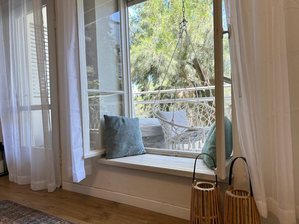 Amazing Apartment with Balcony & HotTub at Carmel Center Apartment in Haifa