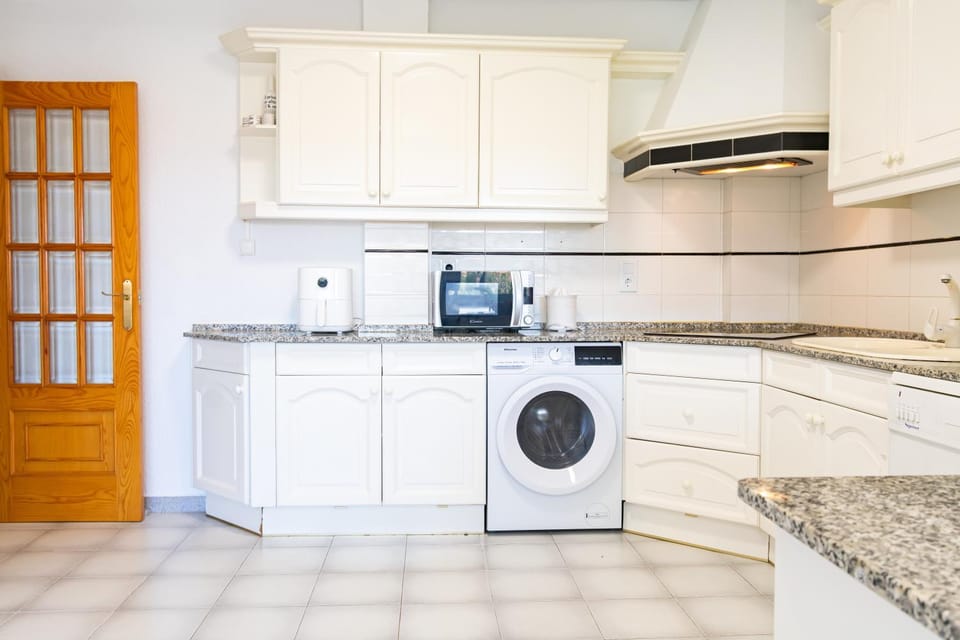 Kitchen or kitchenette, washing machine