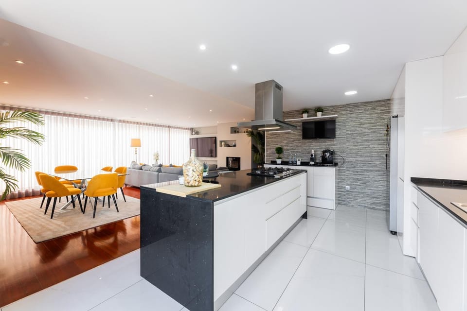 Kitchen or kitchenette, Dining area, dishwasher, oven, stove, toaster
