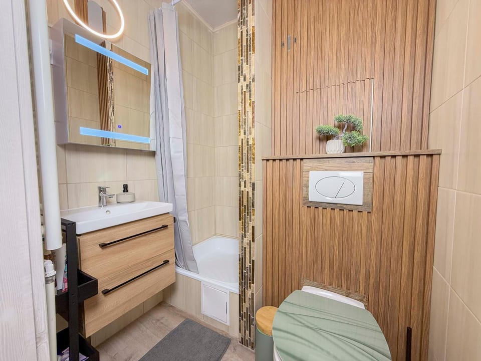 Shower, Bathroom
