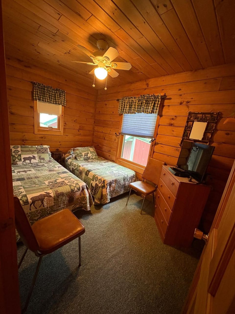 Bed, TV and multimedia, Bedroom
