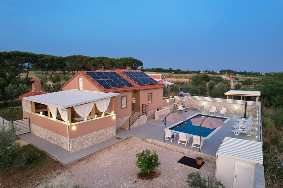 Property building, Swimming pool