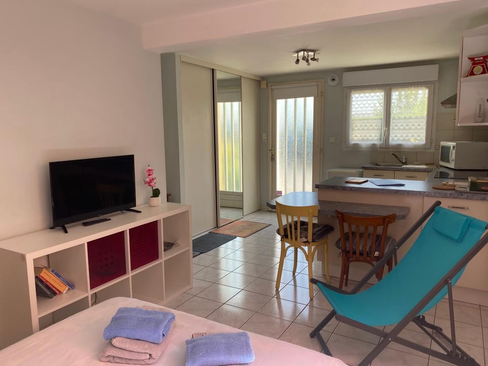 TV and multimedia, Kitchen or kitchenette, Seating area, Dining area