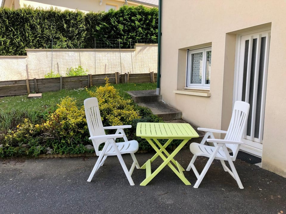 Patio, Garden, Dining area, Garden view