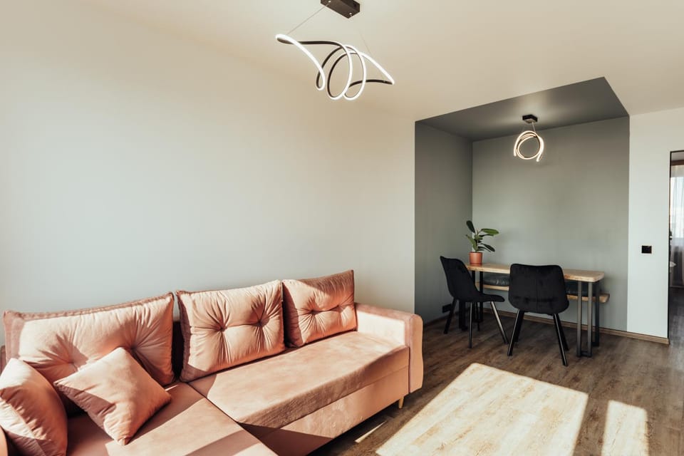 Living room, Photo of the whole room, Dining area, Lake view, Lake view