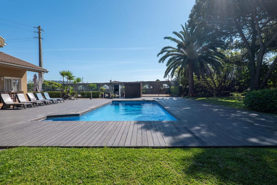 Property building, Day, Garden, Garden view, Pool view, Swimming pool, sunbed