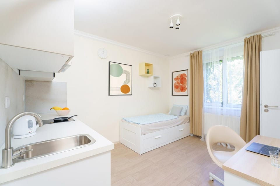 Bed, Kitchen or kitchenette, Photo of the whole room, Bedroom