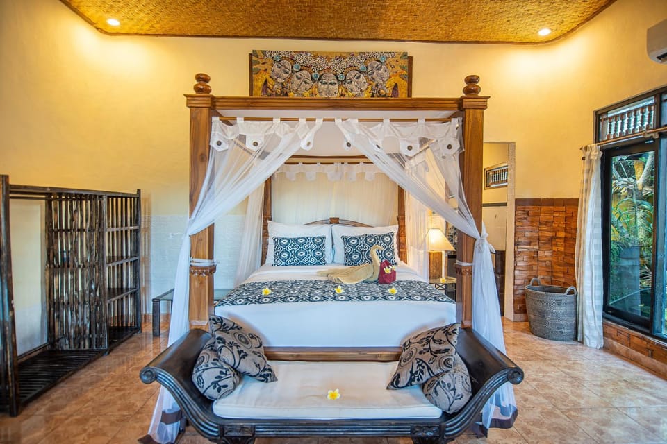 Bed, Living room, Photo of the whole room, Bedroom