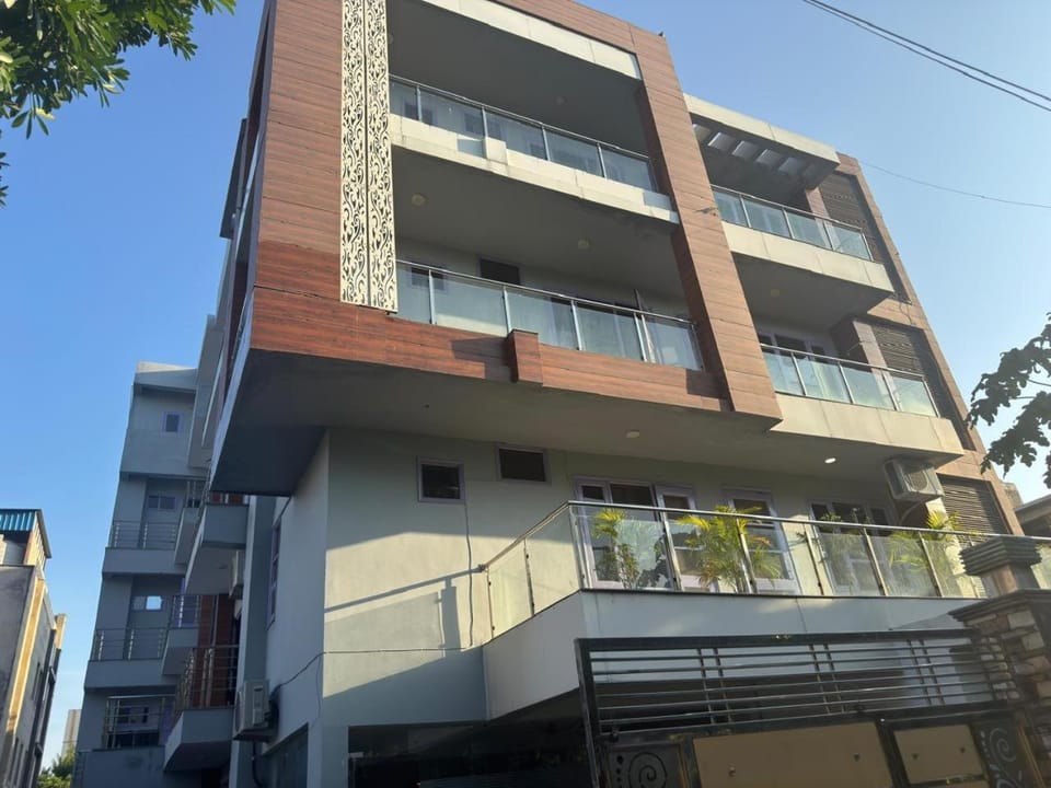 Property building, View (from property/room), Balcony/Terrace