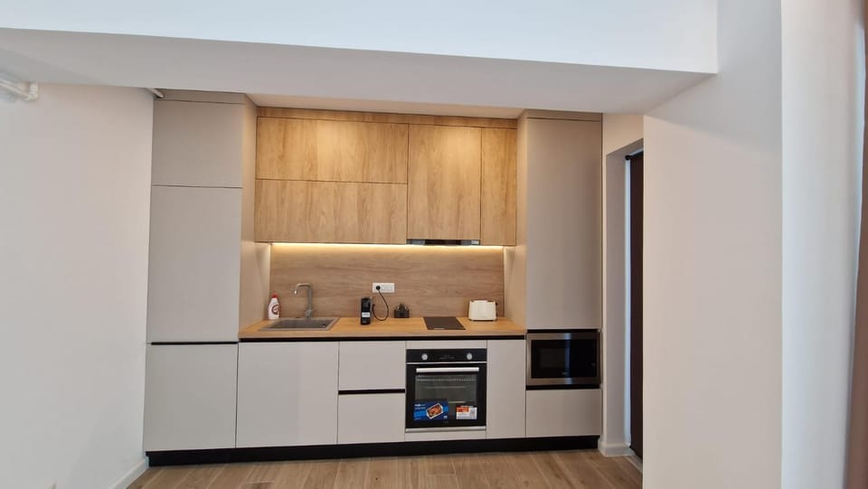 Coffee/tea facilities, Kitchen or kitchenette, oven, stove