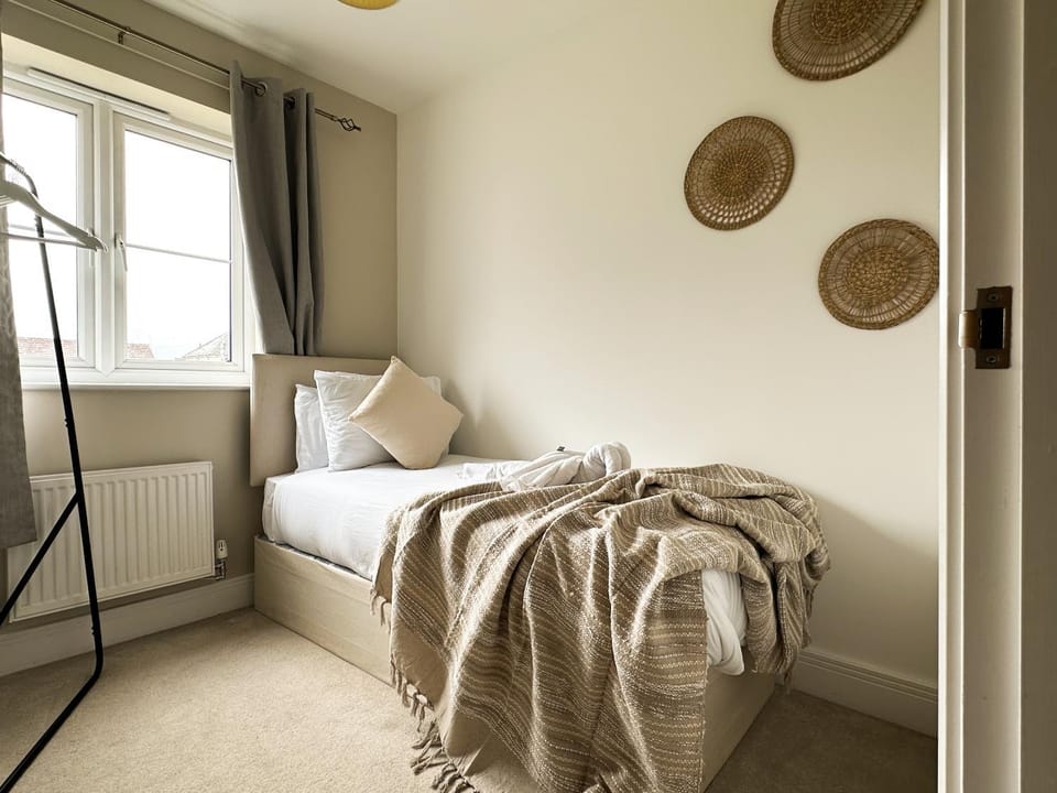 Bed, Photo of the whole room, Bedroom, internet, towels