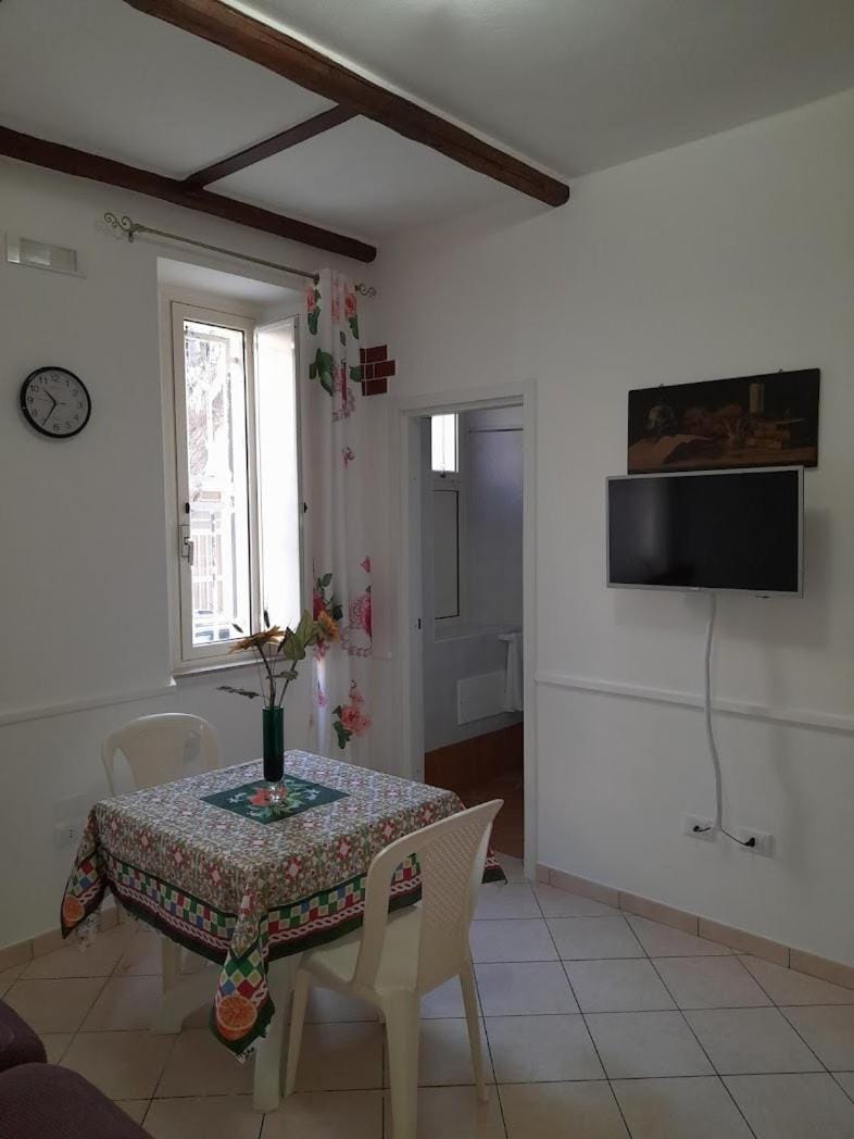 Communal lounge/ TV room, TV and multimedia, Kitchen or kitchenette, Dining area, Evening entertainment