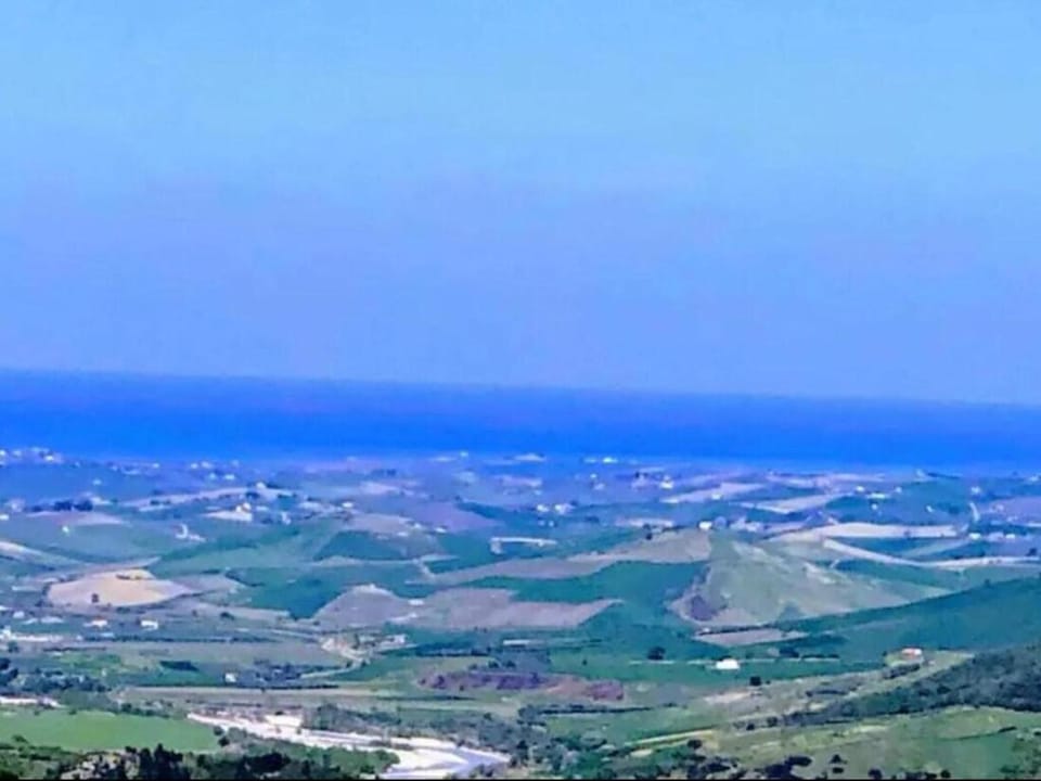 Hilltop 2-BR Home with Sea Views, Terrace & Garden Apartment in Abruzzo