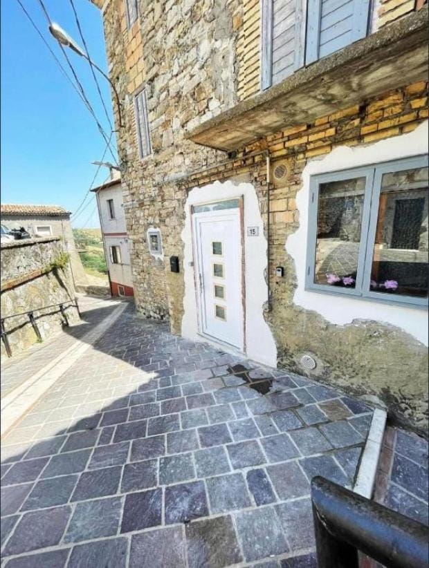 Hilltop 2-BR Home with Sea Views, Terrace & Garden Apartment in Abruzzo