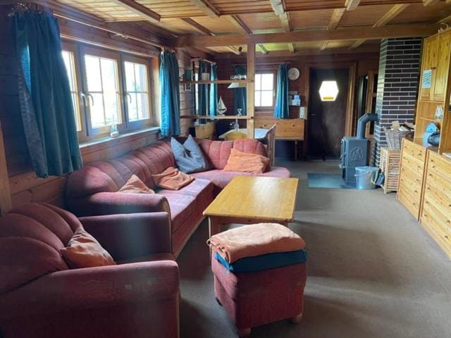 Communal lounge/ TV room, TV and multimedia, Living room, Seating area, Evening entertainment