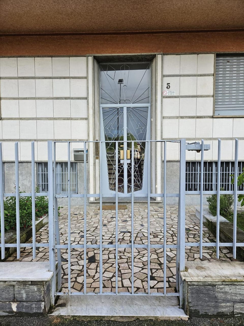 Facade/entrance