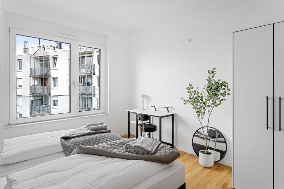 Bed, Photo of the whole room, Seating area, Bedroom