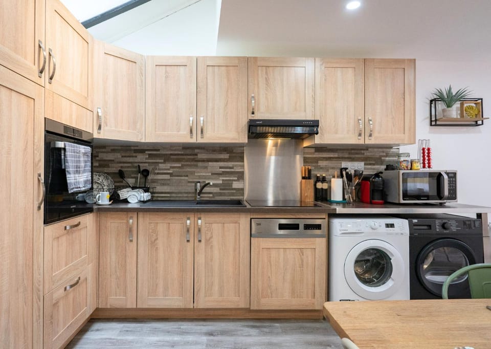 dishwasher, oven, washing machine, dryer, kitchen