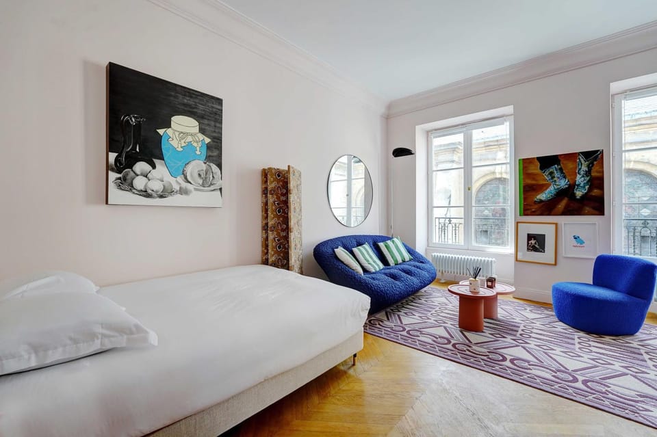 Bed, Living room