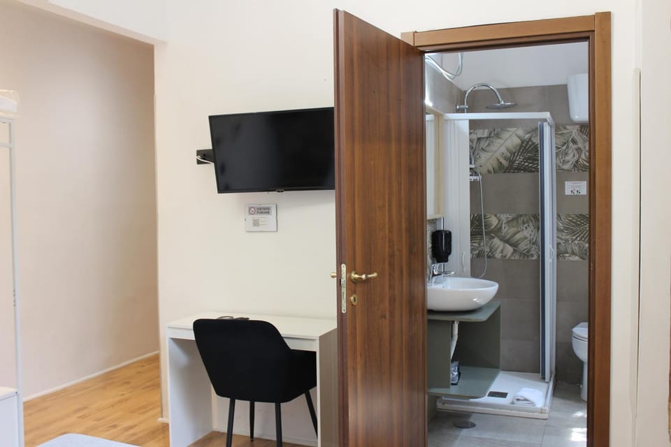 Bathroom, TV and multimedia