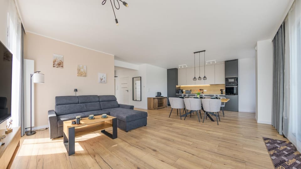 Kitchen or kitchenette, Living room, Seating area, Dining area