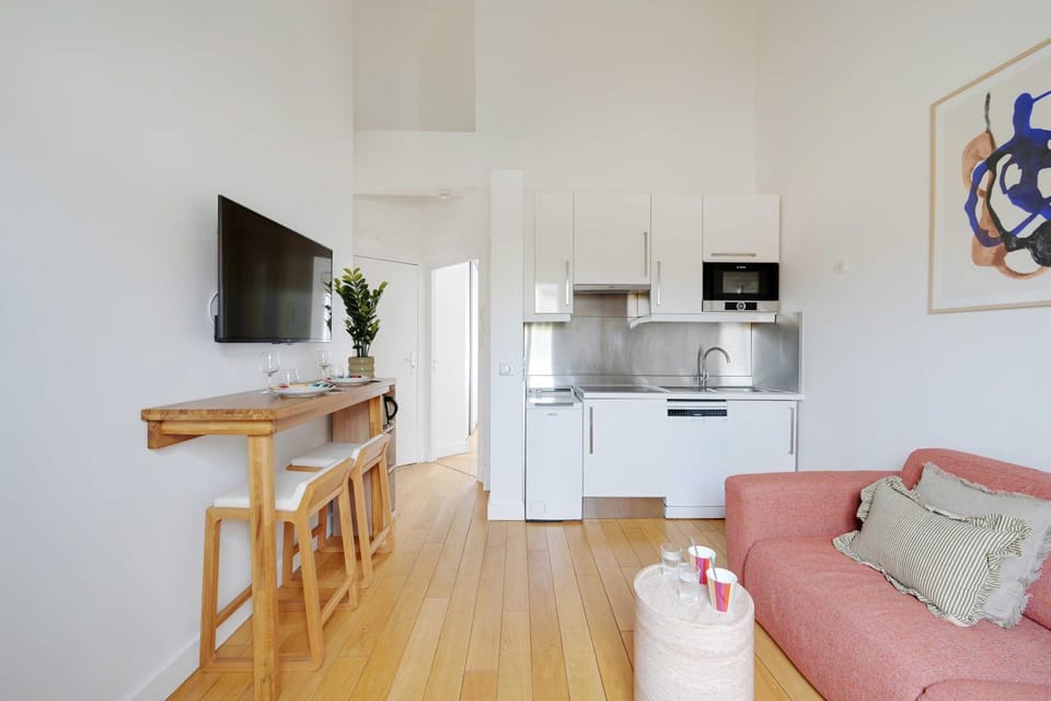 TV and multimedia, Kitchen or kitchenette, Seating area
