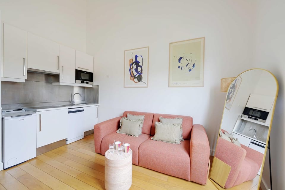 Kitchen or kitchenette, Seating area