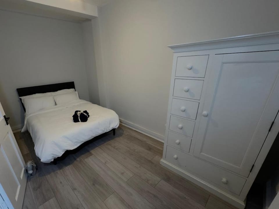 Bed, Photo of the whole room, Bedroom, towels, wardrobe
