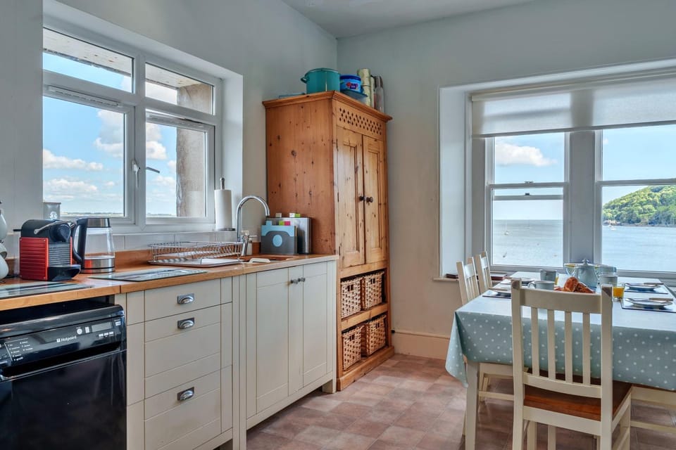 Natural landscape, Kitchen or kitchenette, Dining area, stove