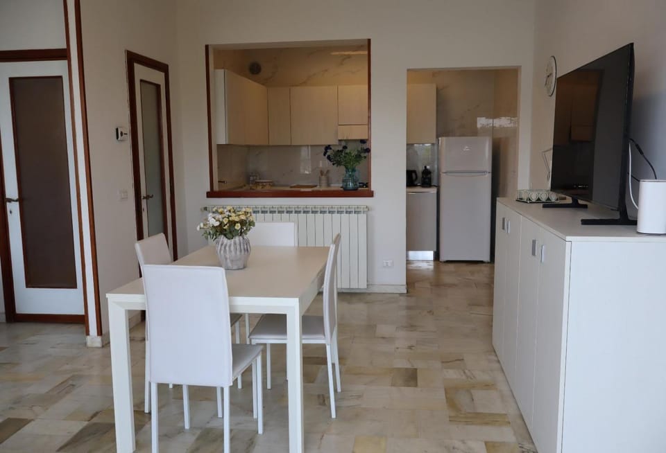 TV and multimedia, Kitchen or kitchenette, Dining area