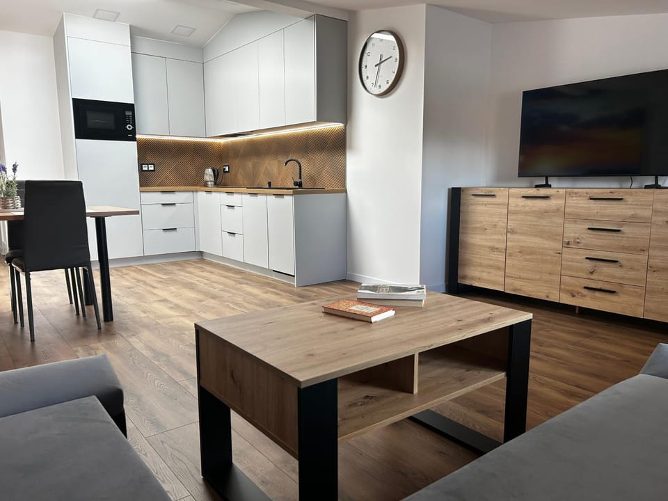 TV and multimedia, Kitchen or kitchenette, Living room