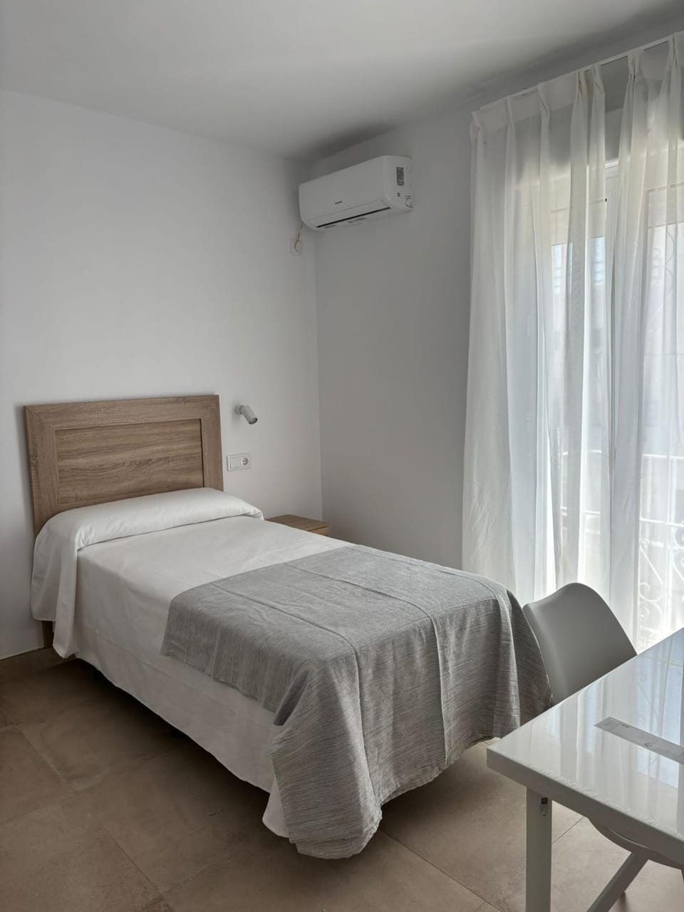 Bed, Bedroom, air conditioner