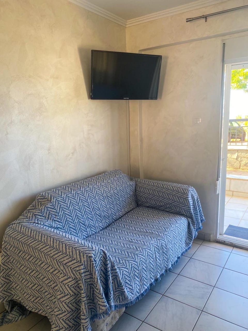 TV and multimedia, Living room, Evening entertainment