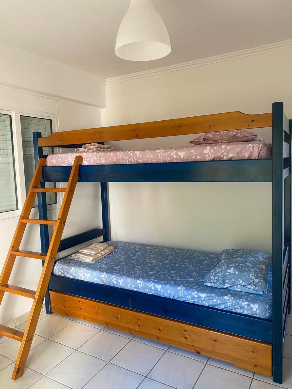 Bedroom, bunk bed