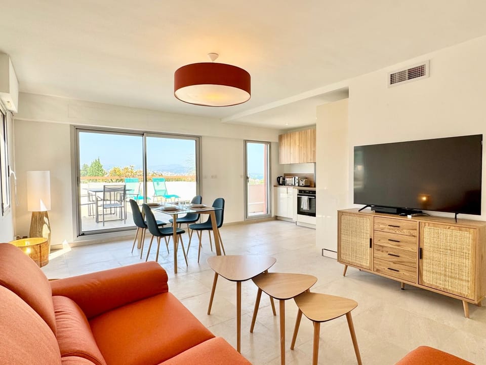 TV and multimedia, Living room, Dining area