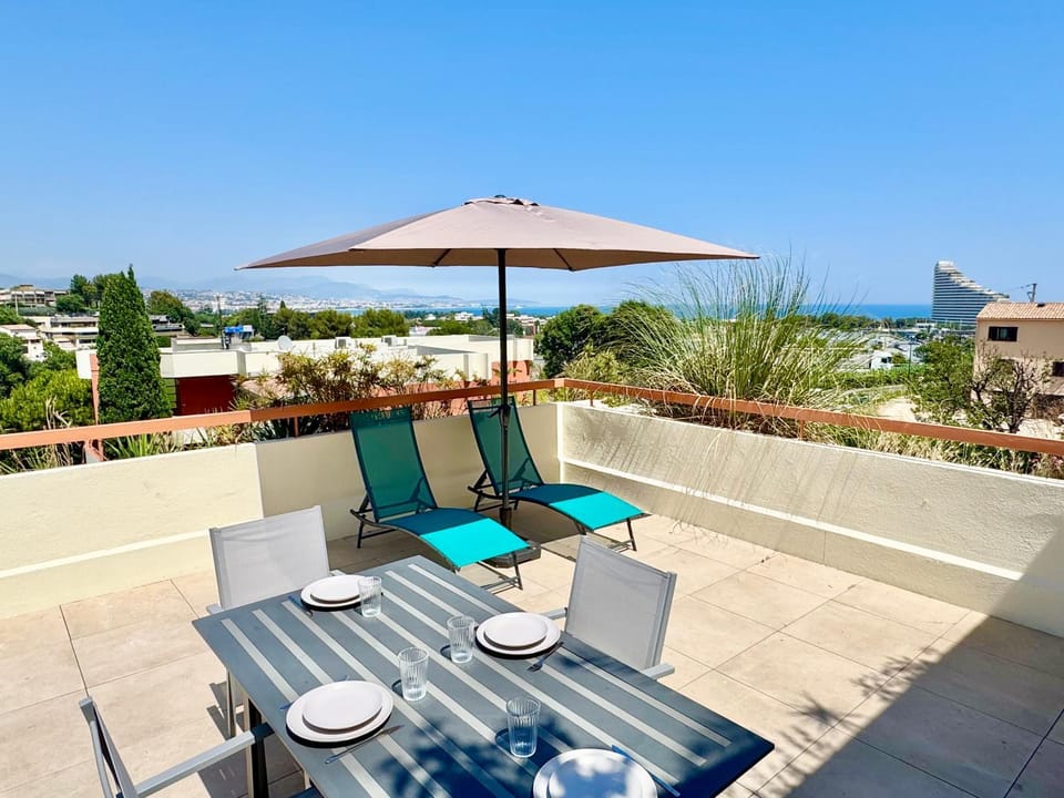 Patio, Day, Natural landscape, View (from property/room), Dining area, Sea view