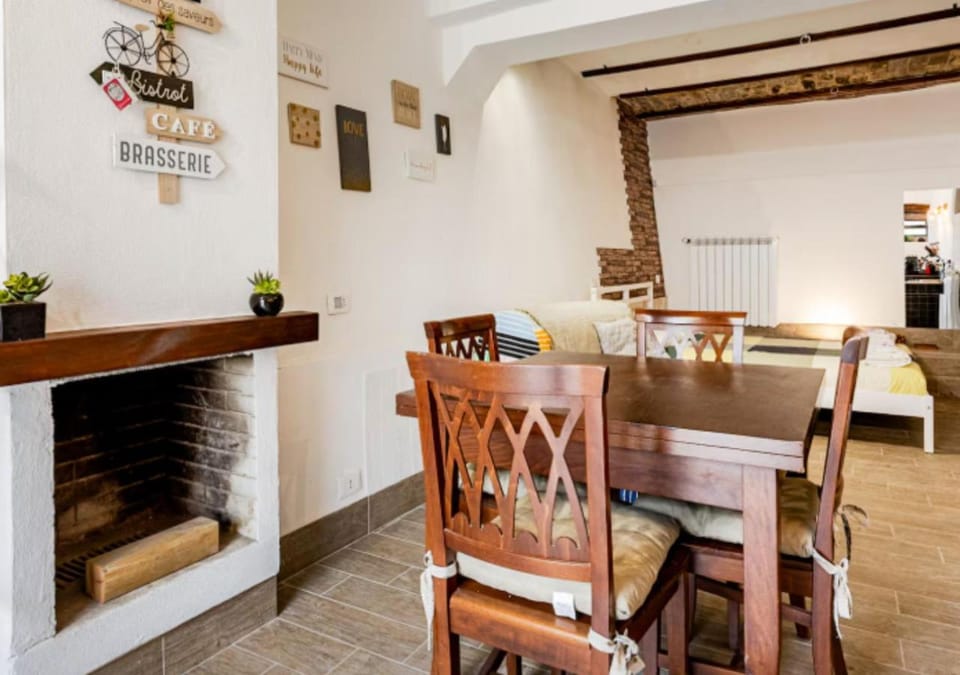 Kitchen or kitchenette, Living room, Seating area, Dining area, flat iron