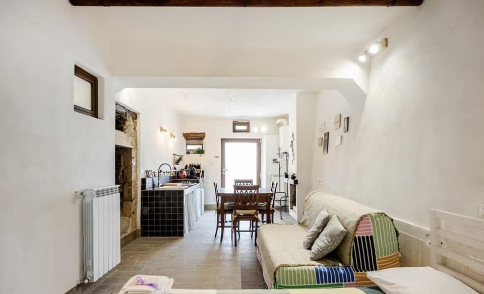 Bed, Kitchen or kitchenette, Living room, Photo of the whole room, Seating area, Dining area, Bedroom, minibar, oven, pet friendly, stove
