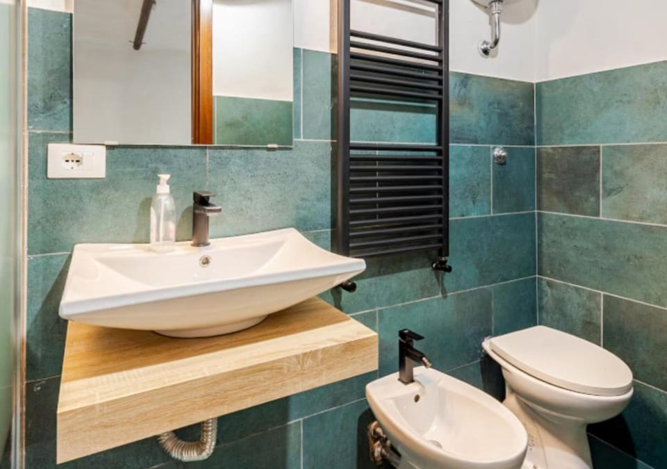 Shower, Toilet, Bathroom, bidet, towels