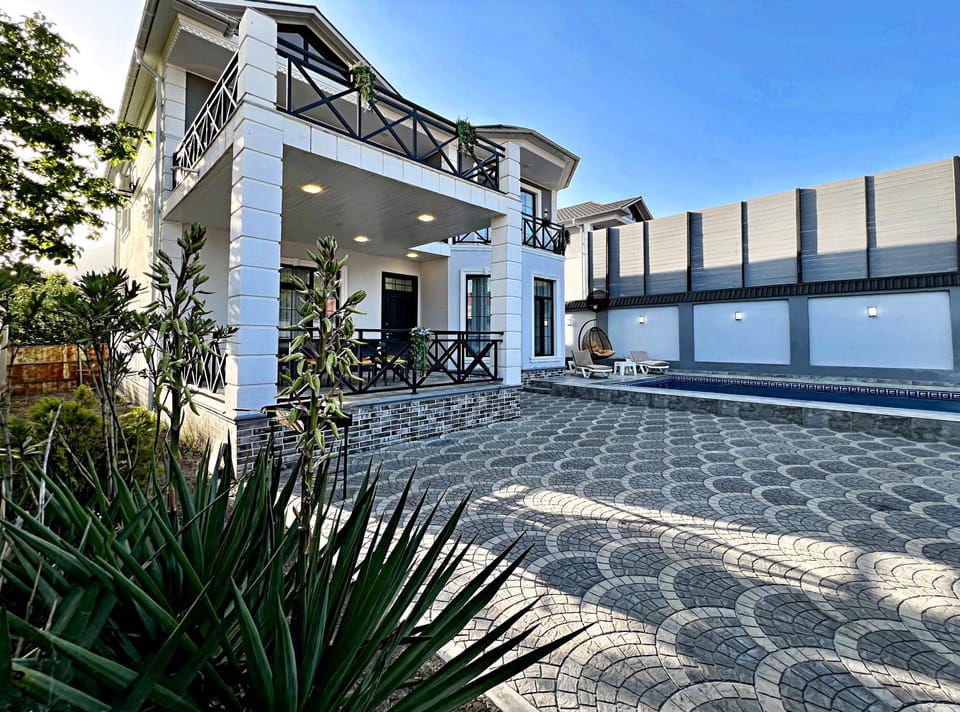 Property building, Patio, Day, Garden, View (from property/room), Balcony/Terrace, Garden view