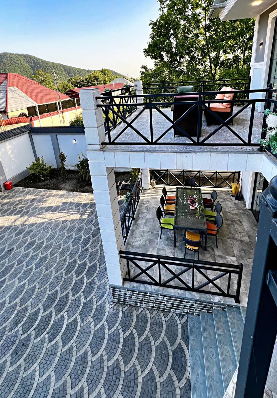 Property building, Patio, Restaurant/places to eat, Day, Natural landscape, View (from property/room), Balcony/Terrace, Banquet/Function facilities, Dining area, Mountain view