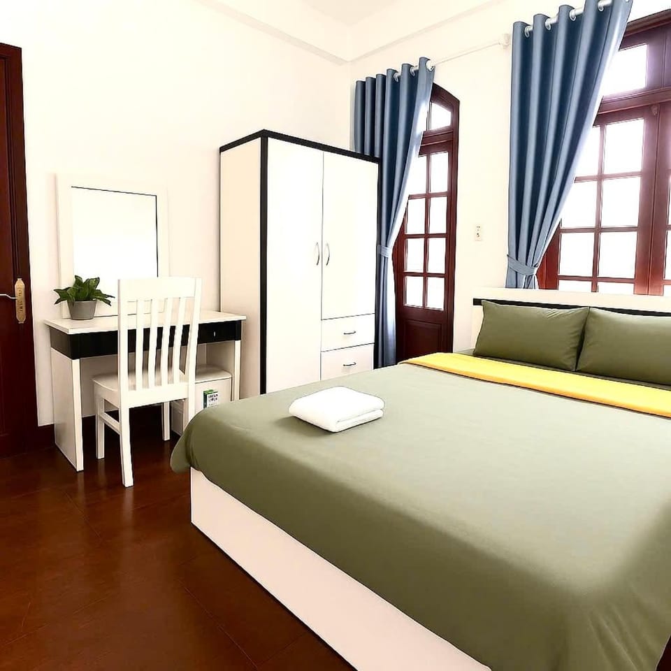 Bed, Photo of the whole room, Bedroom, towels, wardrobe