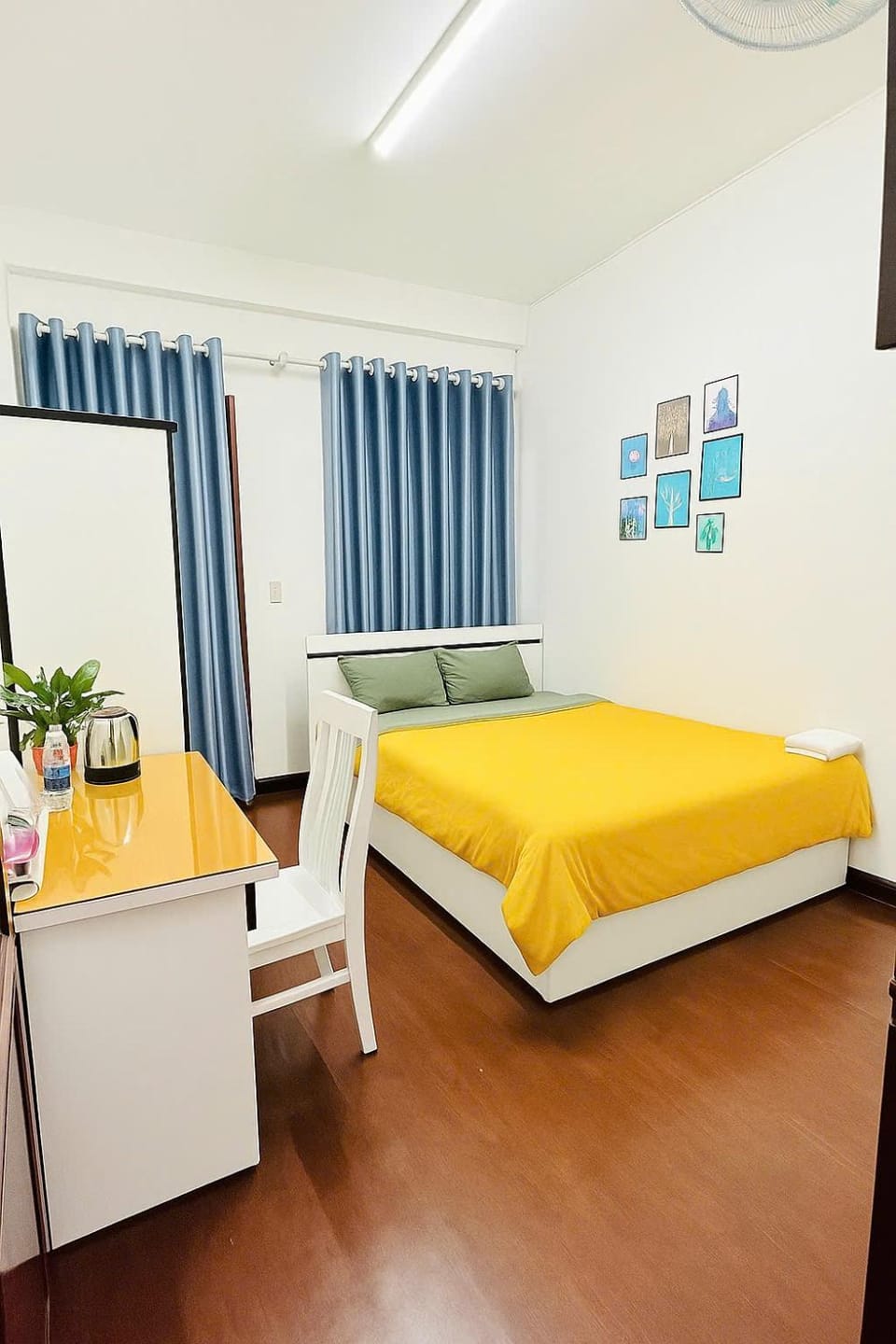 Bed, Photo of the whole room, Bedroom