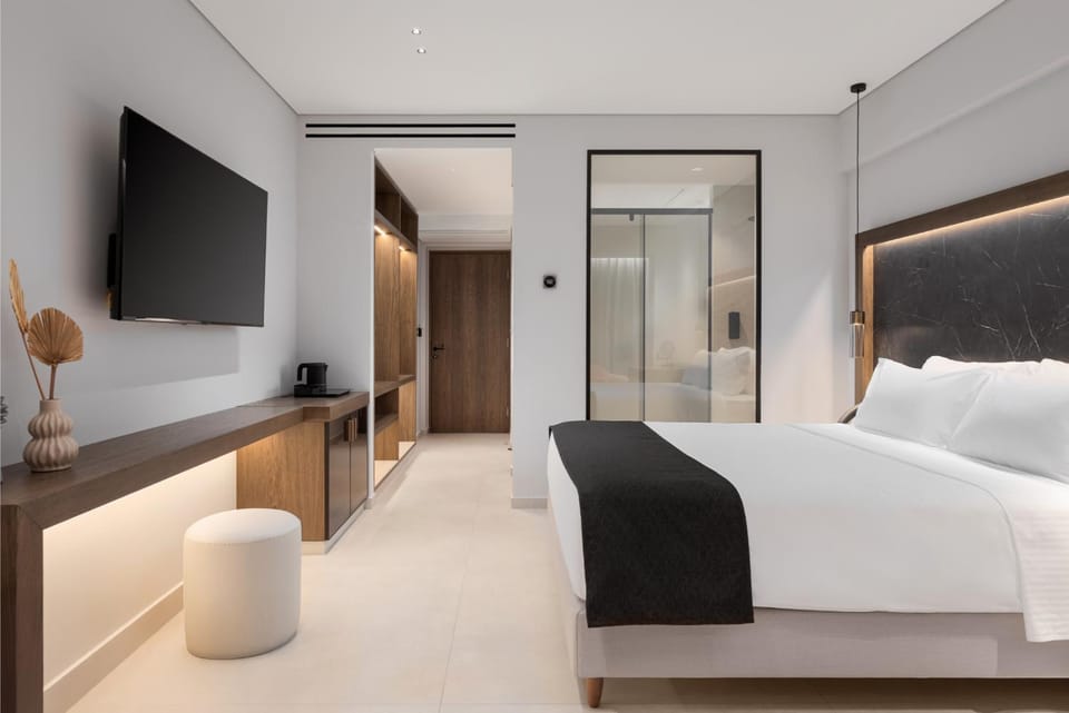 Bed, TV and multimedia, Photo of the whole room, Bedroom, wardrobe