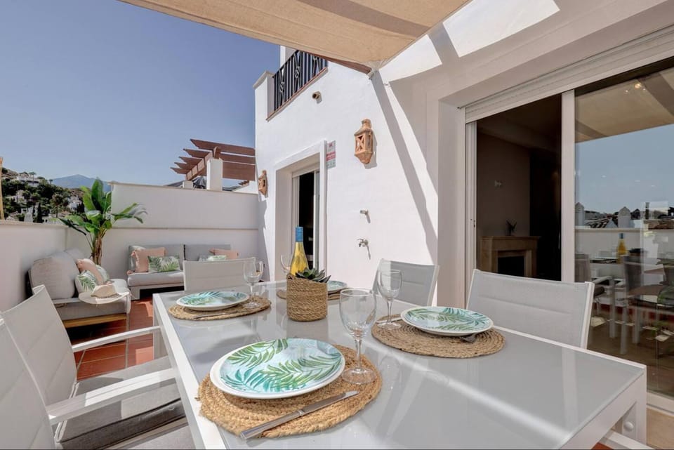 Day, Balcony/Terrace, Seating area, Dining area