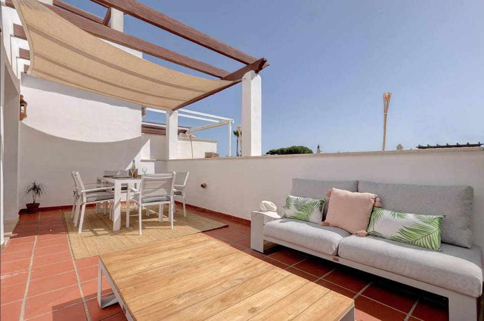View (from property/room), Balcony/Terrace, Seating area, Dining area