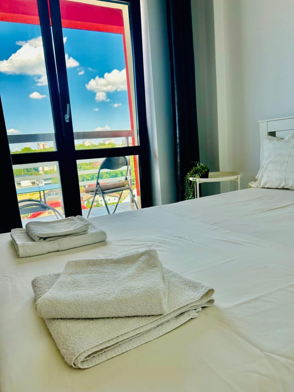 Bed, Bedroom, towels