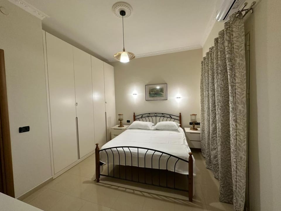 Bed, Photo of the whole room, Bedroom, wardrobe